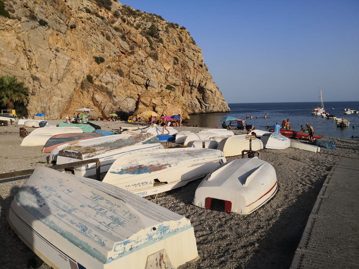 Fallece un baista ahogado en la playa de La Calahonda 